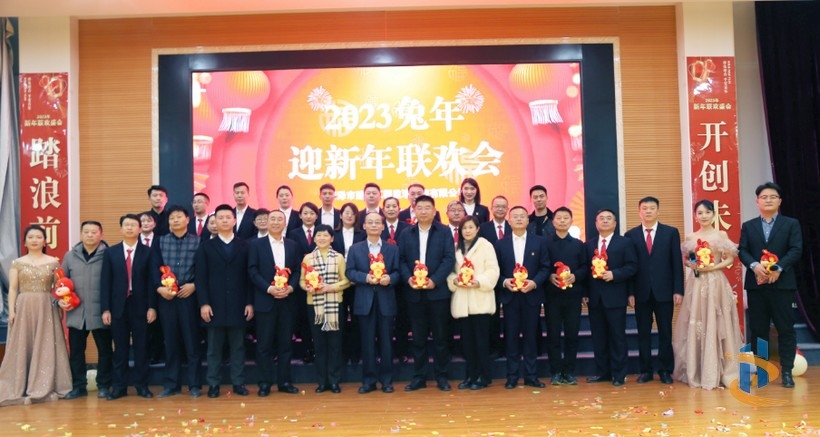 载歌载舞迎新年 齐心协力谱新篇