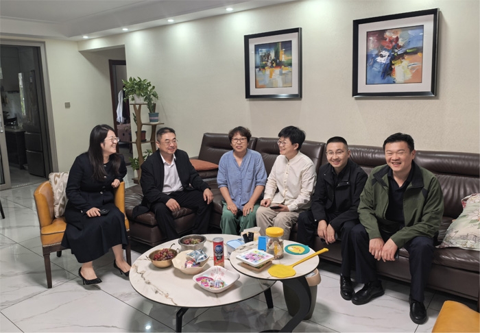 市监理咨询有限公司中秋节慰问退休老干部